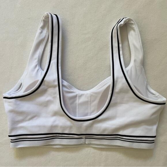 ALO Yoga Airbrush Heart Throb Bra White Medium NWOT - Picture 3 of 4